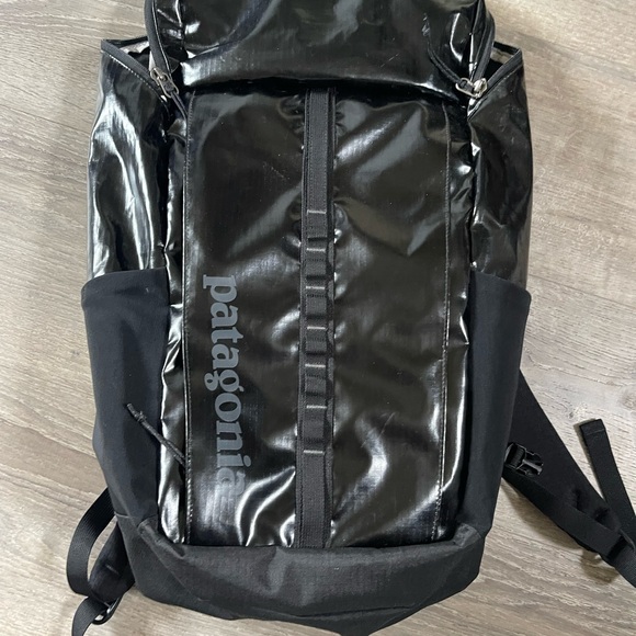 Patagonia Black Hole Pack Padded Back Polyester Backpack 49296 Black 25 L - Picture 10 of 10